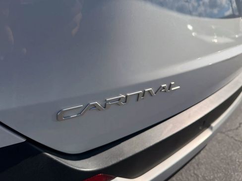 Used 2025 Kia Carnival image 10