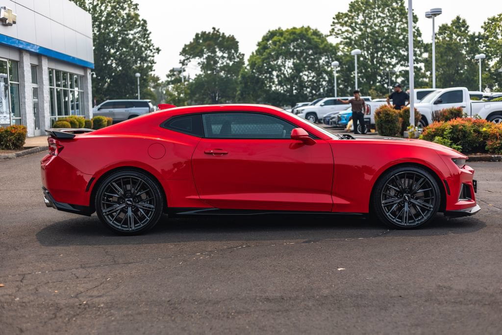 Used 2018 Chevrolet Camaro ZL1 RWD image 8