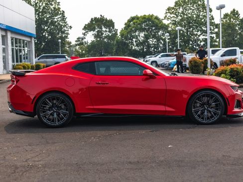 Used 2018 Chevrolet Camaro ZL1 RWD image 8