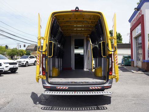 Used 2021 Mercedes-Benz Sprinter 2500 w/ Acoustic Package image 12