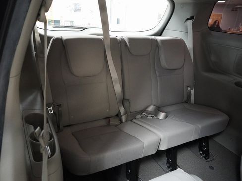 Used 2019 Kia Sedona L image 25