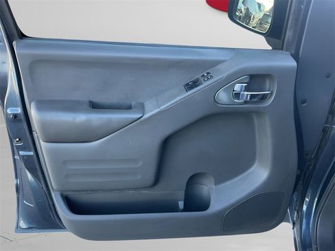 Used 2017 Nissan Frontier SV image 13