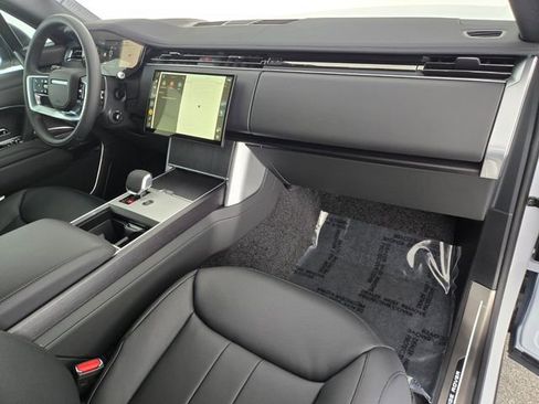 New 2026 Land Rover Range Rover Long Wheelbase SE AWD/4WD image 18