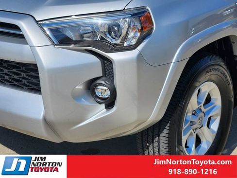 Used 2024 Toyota 4Runner SR5 AWD/4WD image 10
