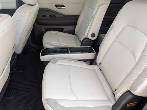 Certified 2026 Nissan Pathfinder SL w/ SL Premium Package FWD image 27