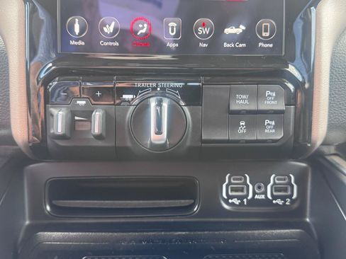 Used 2021 RAM 1500 Laramie AWD/4WD image 12