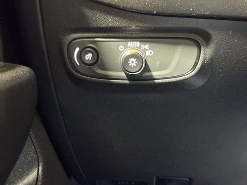 Used 2023 Chevrolet Equinox LT FWD image 18