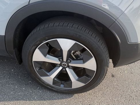 Used 2024 Volvo XC40 B5 Plus AWD/4WD image 9