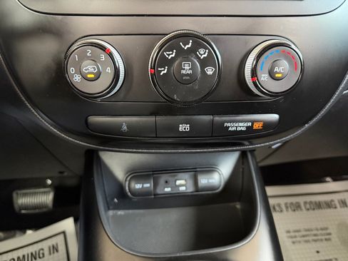 Used 2016 Kia Soul FWD image 14