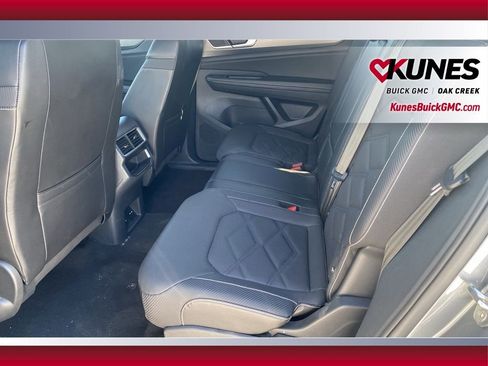 Used 2024 Volkswagen Atlas Cross Sport SE image 24