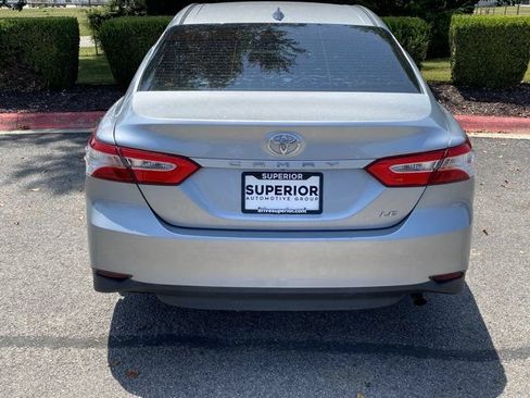Used 2019 Toyota Camry LE FWD image 7