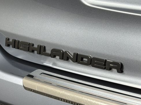 Used 2022 Toyota Highlander Platinum AWD/4WD image 31
