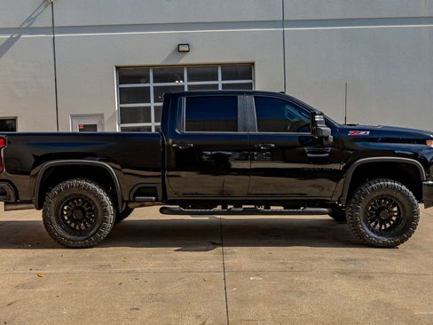 Used 2022 Chevrolet Silverado 2500 LT w/ Midnight Edition image 11