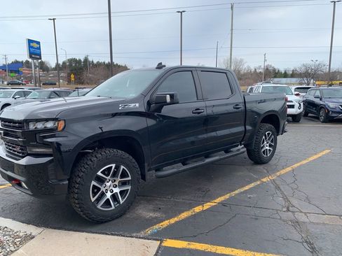 Used 2019 Chevrolet Silverado 1500 LT Trail Boss AWD/4WD image 2