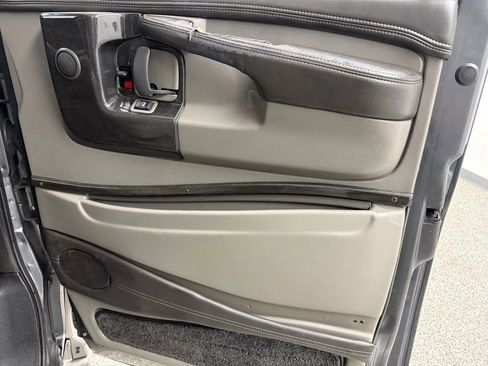 Used 2015 GMC Savana 2500 Extended RWD image 25