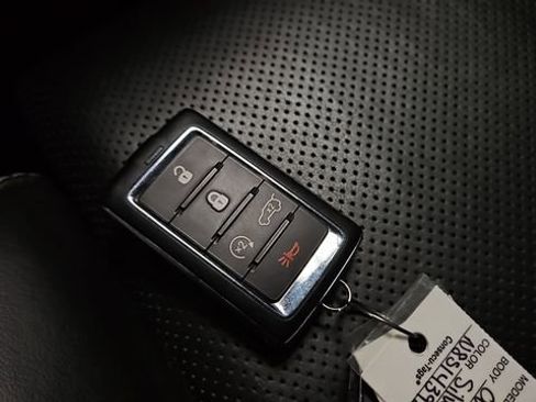 Used 2022 Jeep Grand Cherokee L Overland w/ Luxury Tech Group IV AWD/4WD image 50