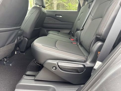 New 2026 Nissan Pathfinder SL image 14