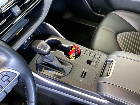 Used 2024 Toyota Highlander XSE FWD image 17