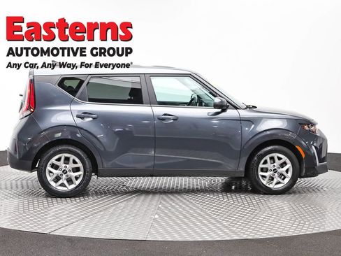 Used 2023 Kia Soul LX w/ LX Technology Package FWD image 4