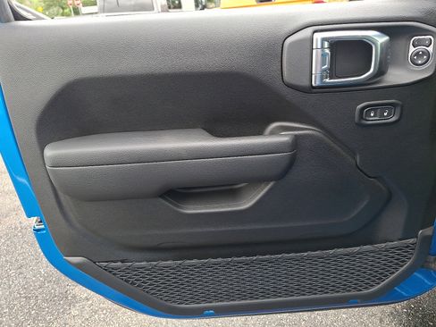 New 2025 Jeep Gladiator Sport image 9