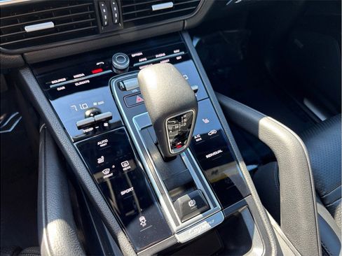 Used 2019 Porsche Cayenne Sport Utility 4D image 41