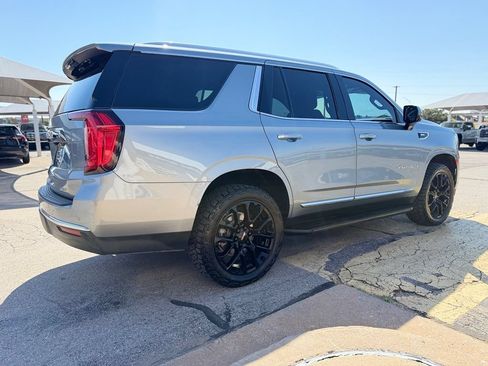 Used 2024 GMC Yukon SLT w/ SLT Luxury Package RWD image 4