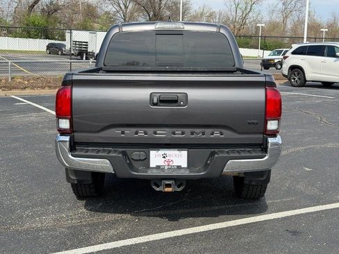 Used 2018 Toyota Tacoma TRD Off-Road AWD/4WD image 6