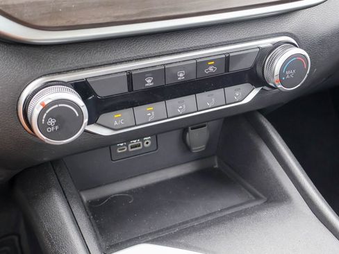 Used 2025 Nissan Altima 2.5 SV FWD image 14