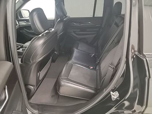 Used 2023 Jeep Grand Cherokee Altitude image 10