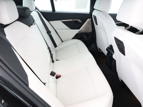 Used 2024 BMW i5 eDrive40i w/ M Sport Package image 24