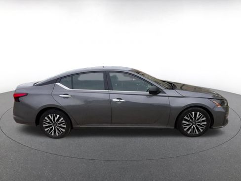 Used 2025 Nissan Altima 2.5 SV FWD image 16
