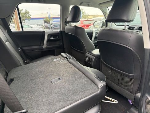 Used 2018 Toyota 4Runner SR5 Premium image 10