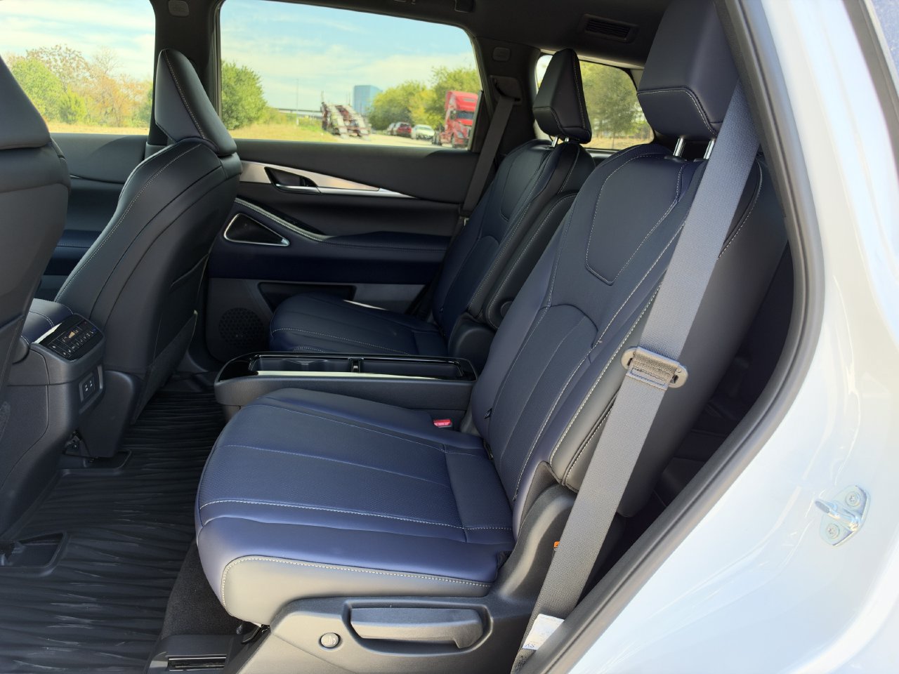 New 2027 INFINITI QX60 Sport w/ Dark Cargo Package AWD/4WD image 26