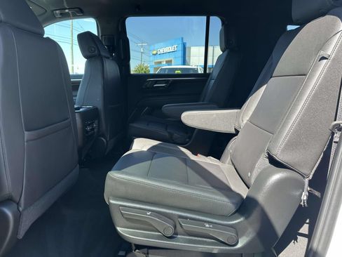Used 2026 Chevrolet Suburban LT w/ Comfort Package AWD/4WD image 24