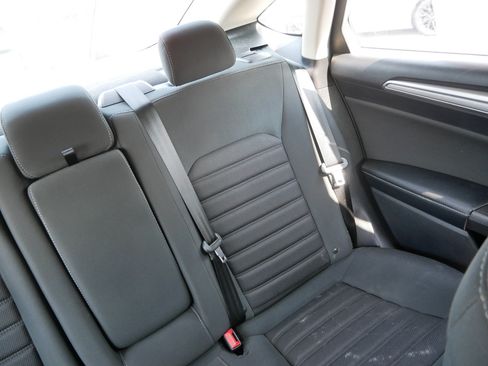 Used 2019 Ford Fusion SE AWD/4WD image 14