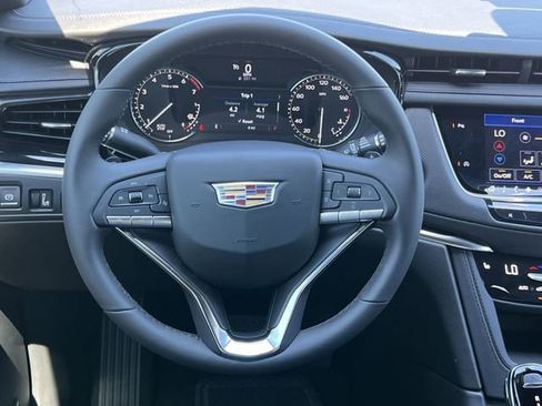 New 2025 Cadillac XT6 Luxury image 11