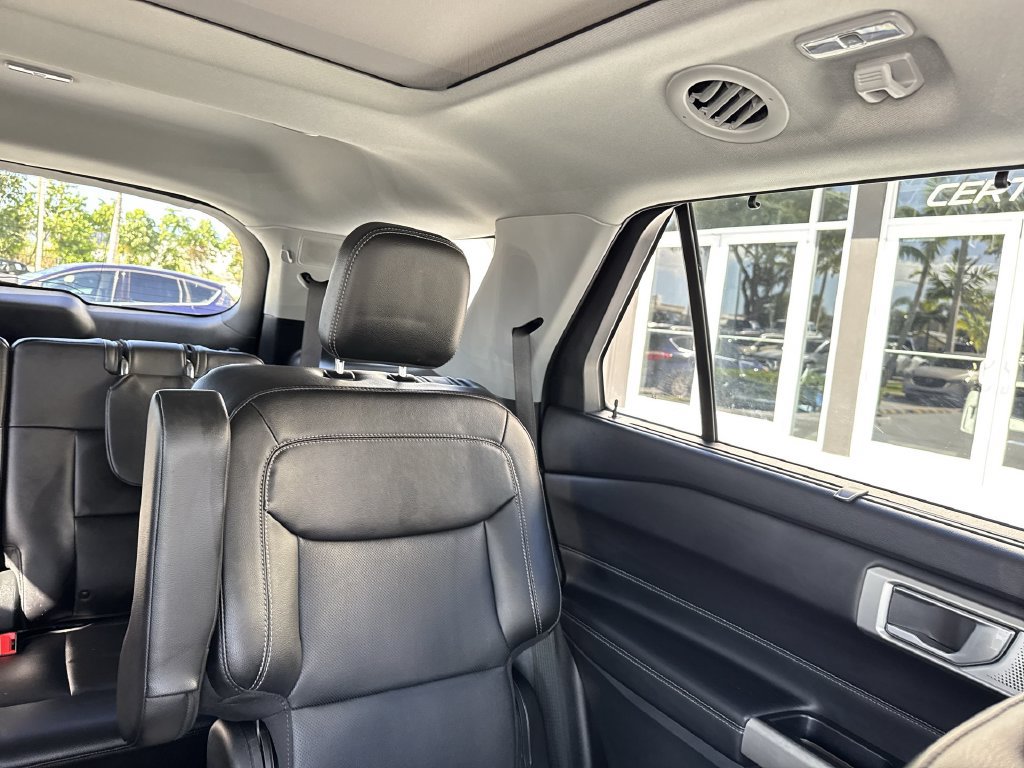 Used 2023 Ford Explorer Limited w/ Limited Technology Package RWD image 19