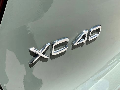 Used 2024 Volvo XC40 B5 Ultimate AWD/4WD image 33
