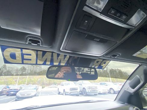 Used 2019 Toyota Tacoma TRD Sport image 18