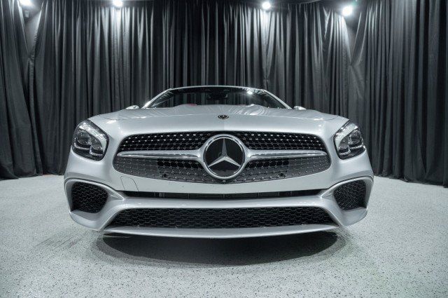 Used 2019 Mercedes-Benz SL 550 image 3