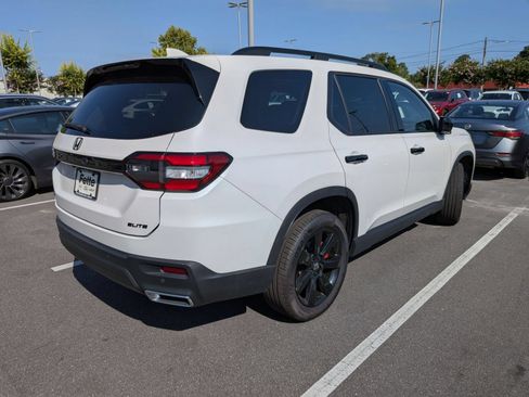 Used 2023 Honda Pilot Elite image 3