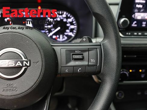 Used 2023 Nissan Rogue S AWD/4WD image 16