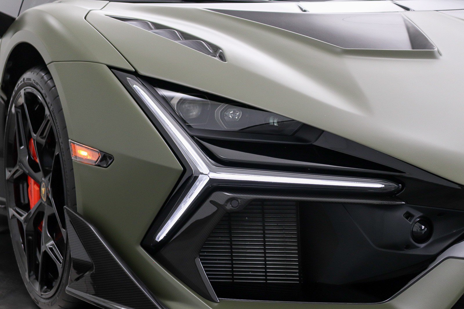 Used 2024 Lamborghini Revuelto AWD/4WD image 9