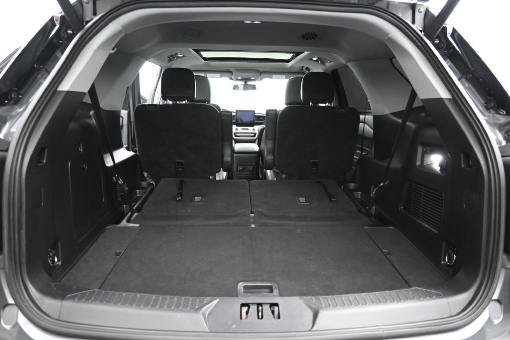 Certified 2022 Ford Explorer XLT w/ Equipment Group 202A RWD image 9