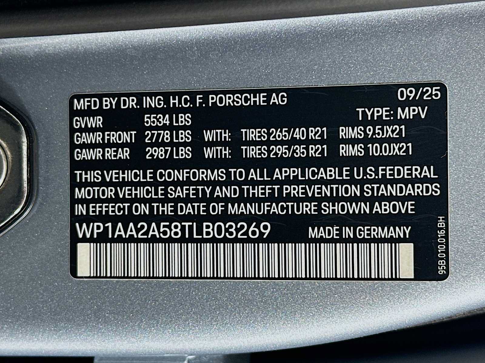 Certified 2026 Porsche Macan AWD/4WD image 33
