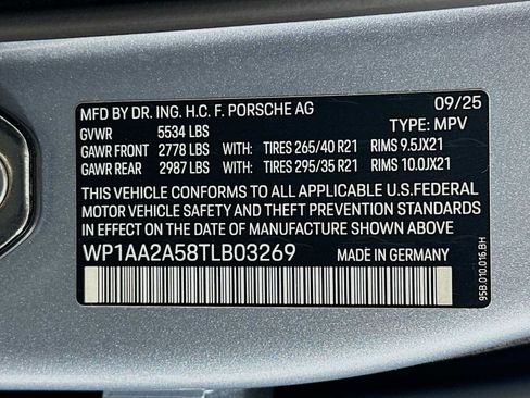 Certified 2026 Porsche Macan AWD/4WD image 33