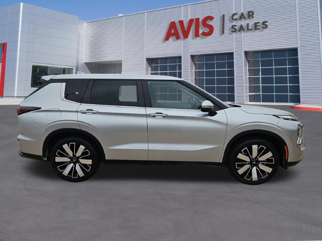 Used 2025 Mitsubishi Outlander SE AWD/4WD image 5