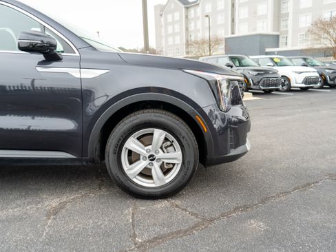 New 2025 Kia Sorento LX image 11