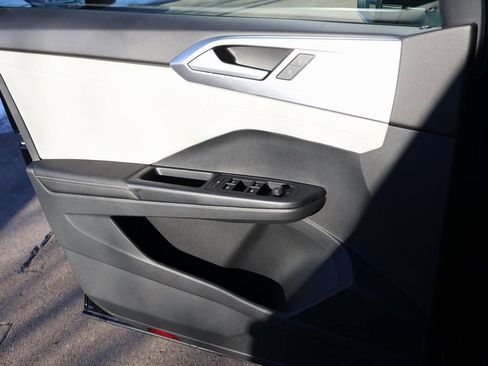 Certified 2025 Volkswagen Taos SE AWD/4WD image 38