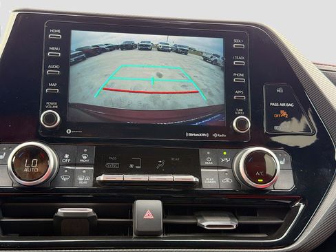 Used 2021 Toyota Highlander XSE FWD image 14